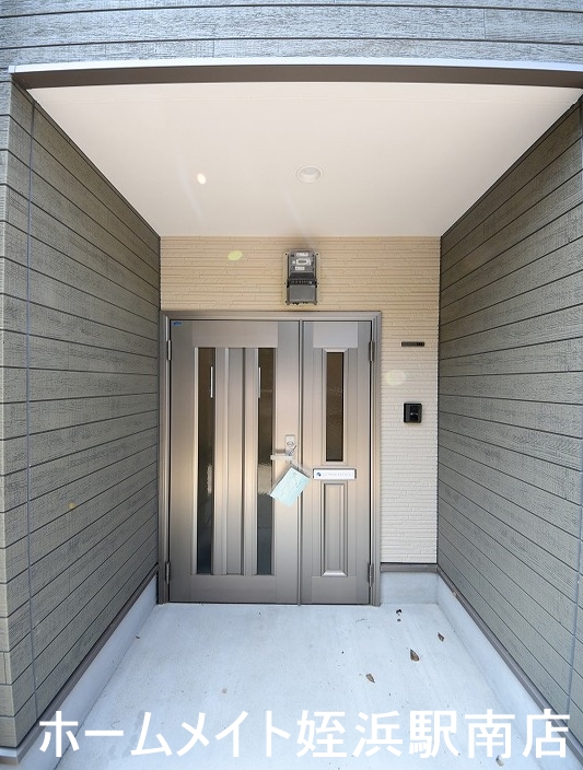 玄関　★雨の日も助かる玄関ポーチ付き★