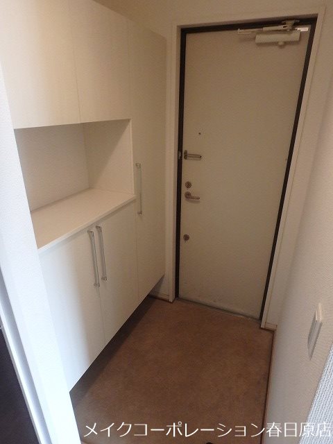 玄関　写真は同型タイプ