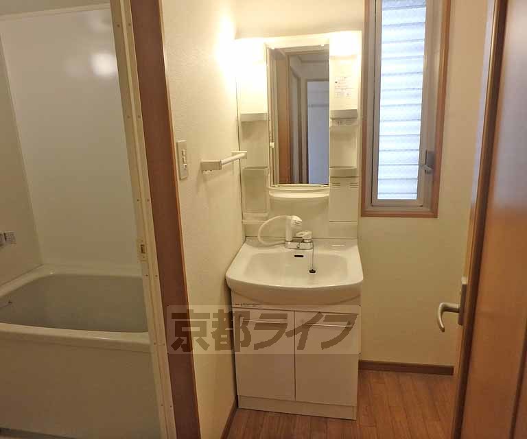 洗面設備　朝の支度はこちらでどうぞ