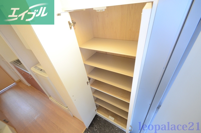 玄関　※写真と現状が異なる場合は現状を優先