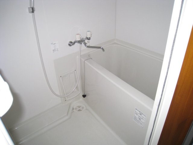 バス・シャワールーム　同物件別号室の写真です。