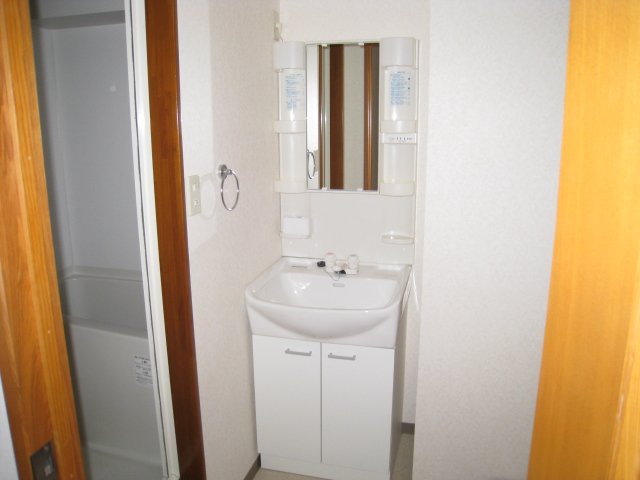 洗面設備　同物件別号室の写真です。