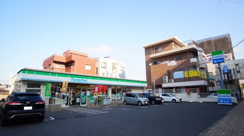 コンビニ　ファミリーマート小倉モノレール守恒店（コンビニ）まで247m