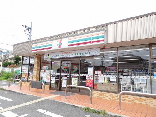 コンビニ　セブンイレブン 箕面坊島5丁目店（コンビニ）まで335m
