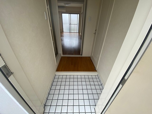 玄関　別部屋の写真です。