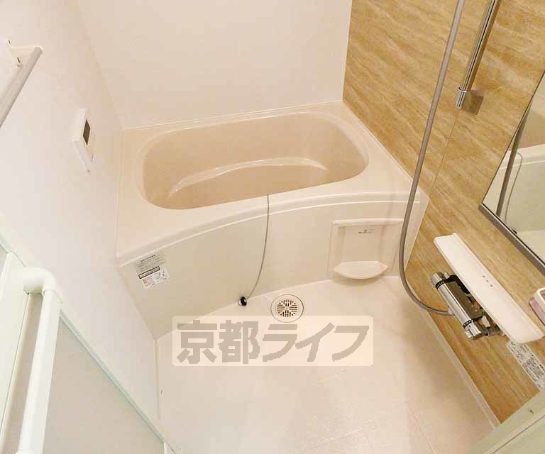 バス・シャワールーム　追い焚き・浴室乾燥機能付きになります。