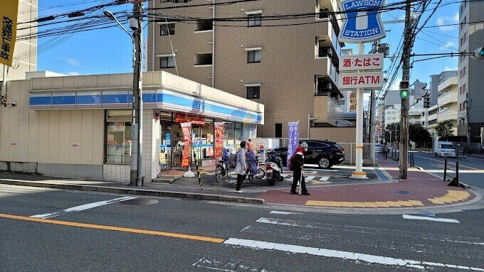 コンビニ　ローソン江坂東店（コンビニ）まで348m