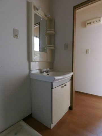 洗面設備　イメージ102号室の写真（反転あり）