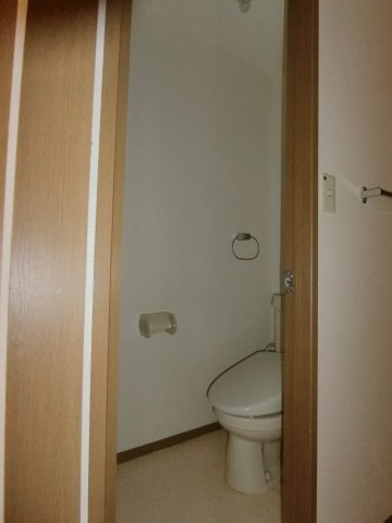 トイレ　イメージ102号室の写真（反転あり）