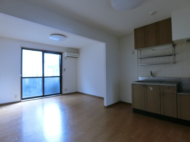 居室・リビング　イメージ102号室の写真（反転あり）