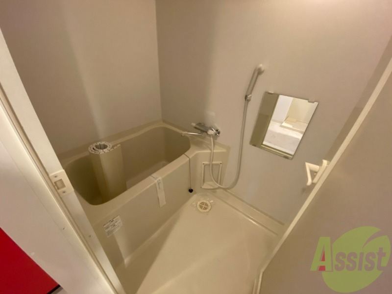 バス・シャワールーム　バスルームはこちらです。広々としてゆったり休めます。