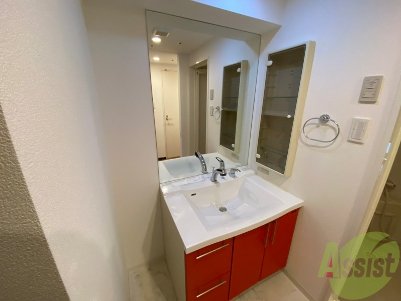 洗面設備　シャンプードレッサー。身支度はここでばっちり。