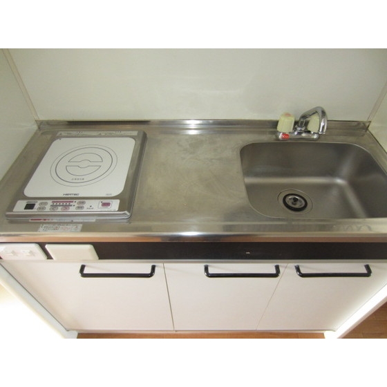 キッチン　コンパクトなキッチンで掃除もラクラク