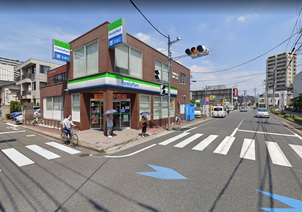 コンビニ　ファミリーマート 武蔵浦和駅東店（コンビニ）まで227m