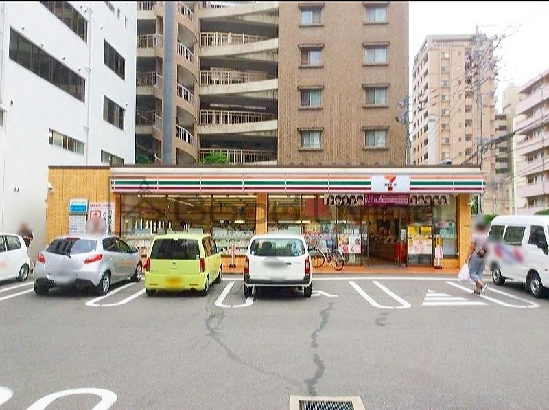 コンビニ　セブンイレブン福岡薬院3丁目店（コンビニ）まで120m