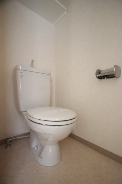 トイレ　同物件別号室のものです。