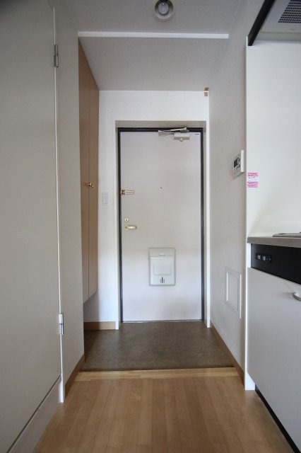 玄関　同物件別号室のものです。