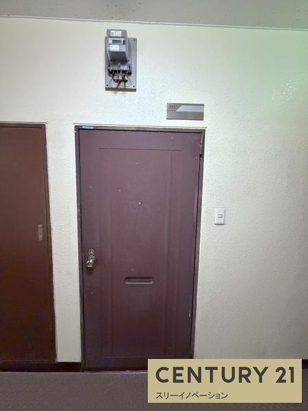 エントランス　★郵便受け付きの玄関ドア★