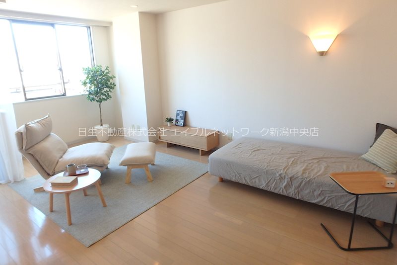 居室・リビング　モデルルーム写真※家具は付きません