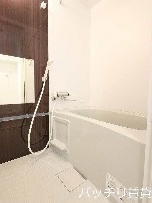 バス・シャワールーム　同型タイプの為、現状を優先致します。
