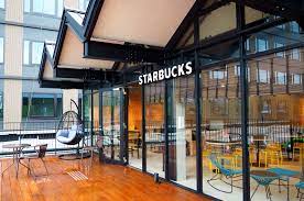 飲食店　スターバックスコーヒービバスクエア京都梅小路公園店（飲食店）まで439m