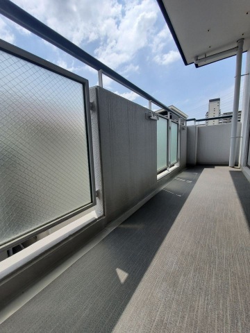 バルコニー　日当り良好の南向き