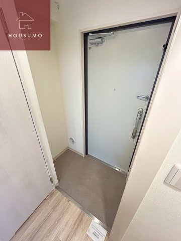 玄関　同施工会社・同型モデルの室内です。（参考写真・イメージ写真）