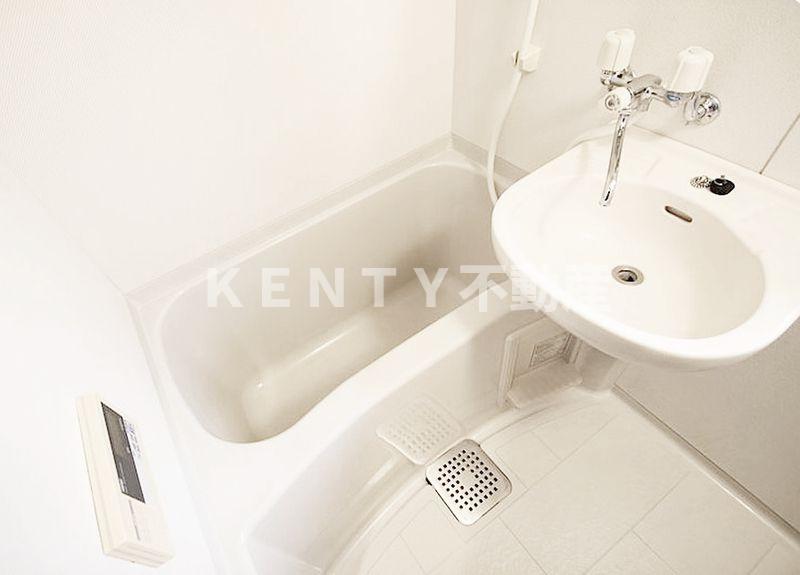 バス・シャワールーム　落ち着いた空間のお風呂です