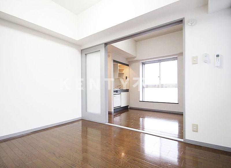 居室・リビング　こちらの居間で趣味の時間をお楽しみください