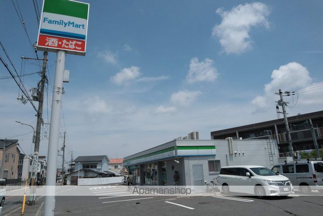 コンビニ　ファミリーマート（コンビニ）まで413m