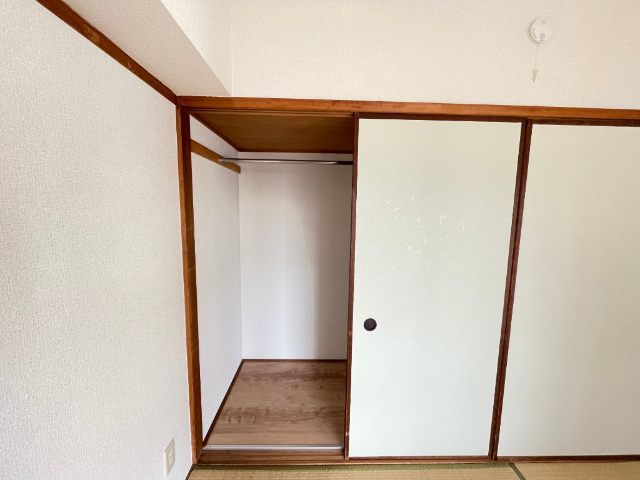 収納　ハンガーパイプあり