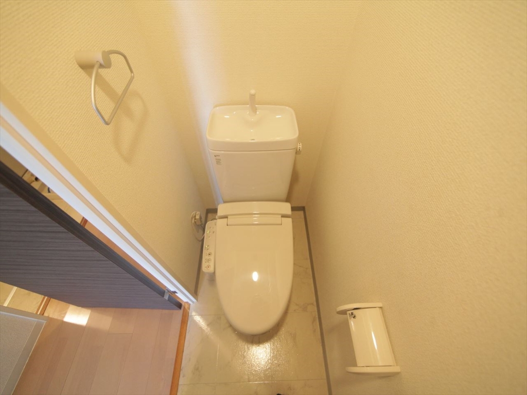 トイレ　温水洗浄暖房便座付トイレ