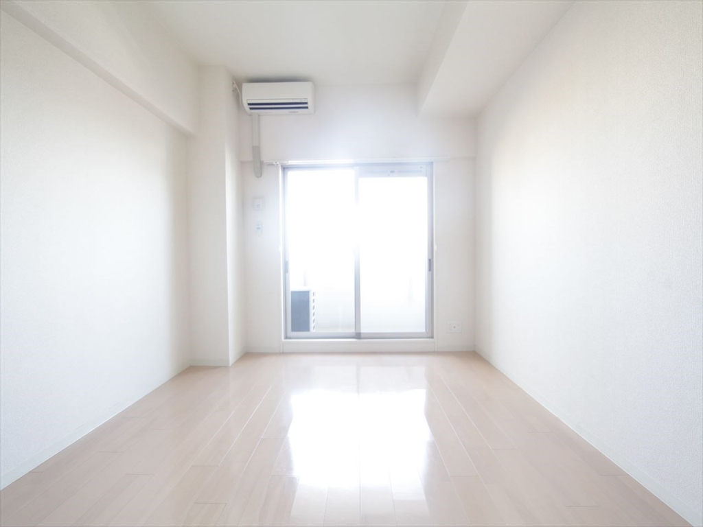 バルコニー　洋室7.3帖　エアコン完備　南面バルコニー