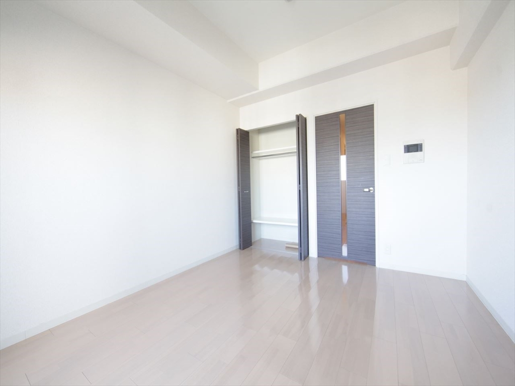 居室・リビング　洋室7.3帖　クローゼット付（収納充実してます）