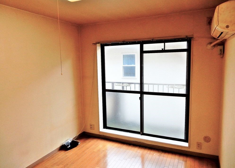 居室・リビング　同建物別号室の写真です。