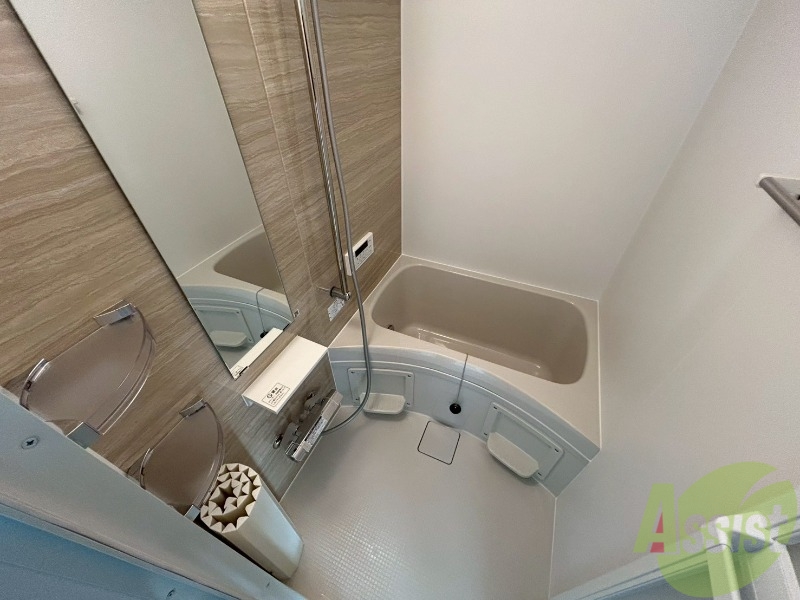 バス・シャワールーム　ゆったりくつろげそうな浴室です。一日の疲れを癒しましょう。