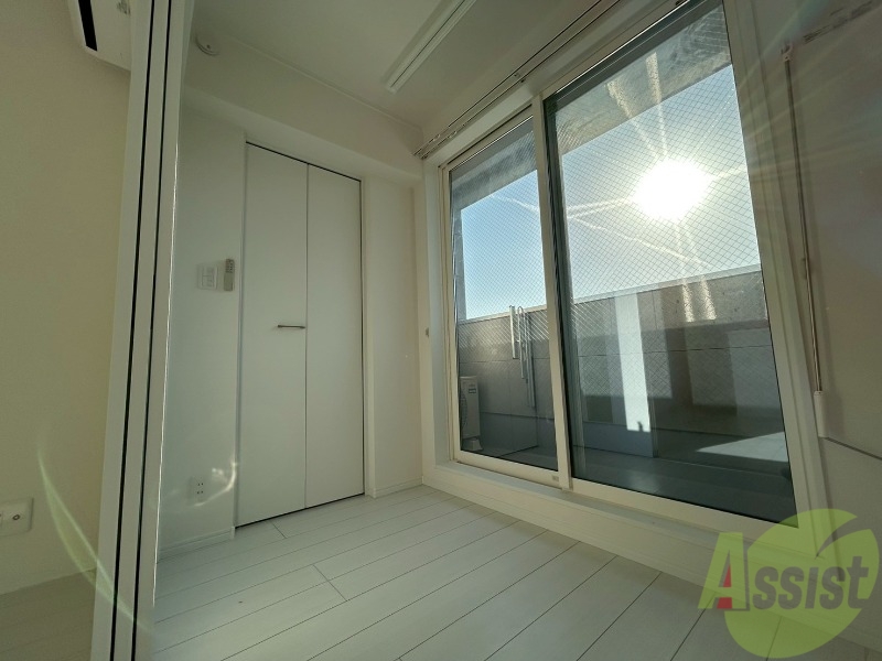 その他部屋・スペース　日差しがしっかり差し込む寝室となっております。