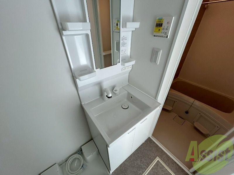 洗面設備　シャンプードレッサーなので身支度しやすそうですね。