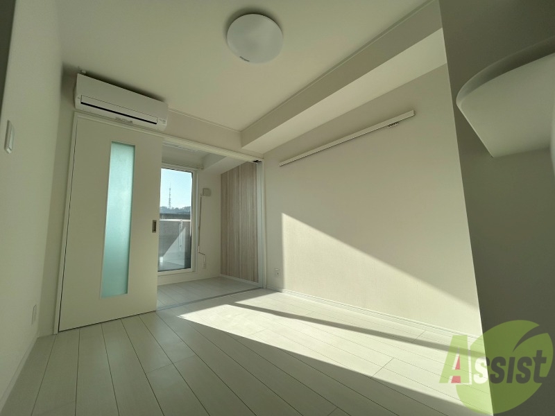 居室・リビング　明るい雰囲気のリビングです。日光もしっかり差し込みます。