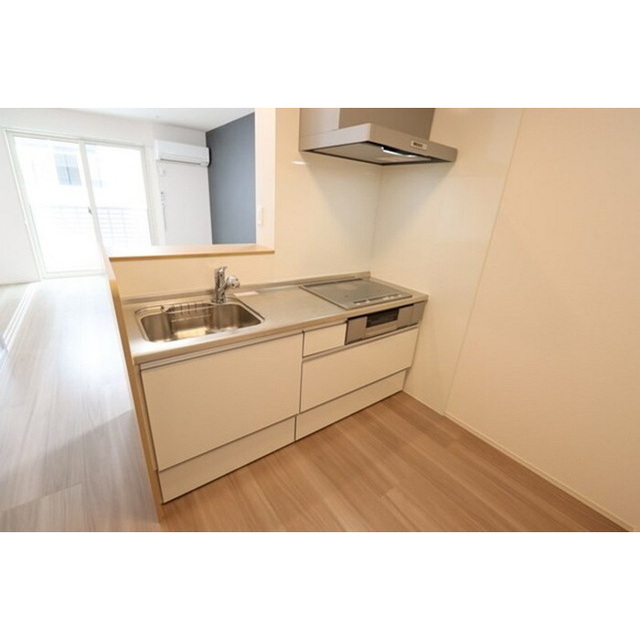 キッチン　リビングが見渡せるＩＨ仕様のシステムキッ