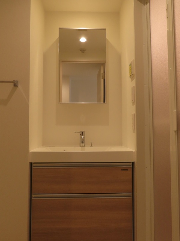 洗面設備　ゆったりとスペースのある洗面所