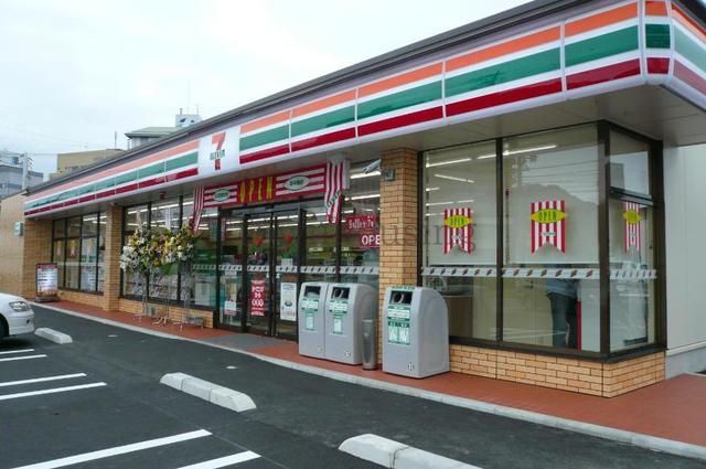 コンビニ　セブンイレブン（コンビニ）まで710m