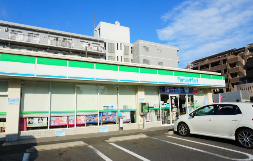 コンビニ　ファミリーマート幕張本郷三丁目店（コンビニ）まで872m