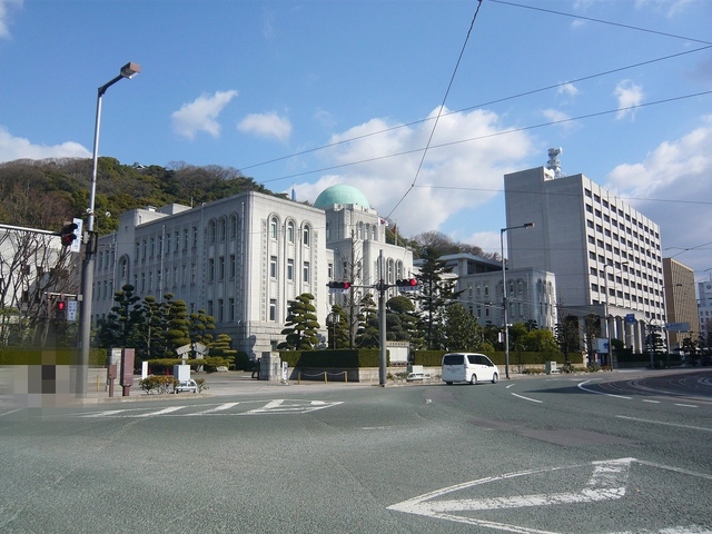 役所　愛媛県庁（役所）まで1400m