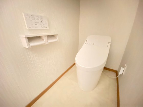 トイレ　※別号室の写真となります。