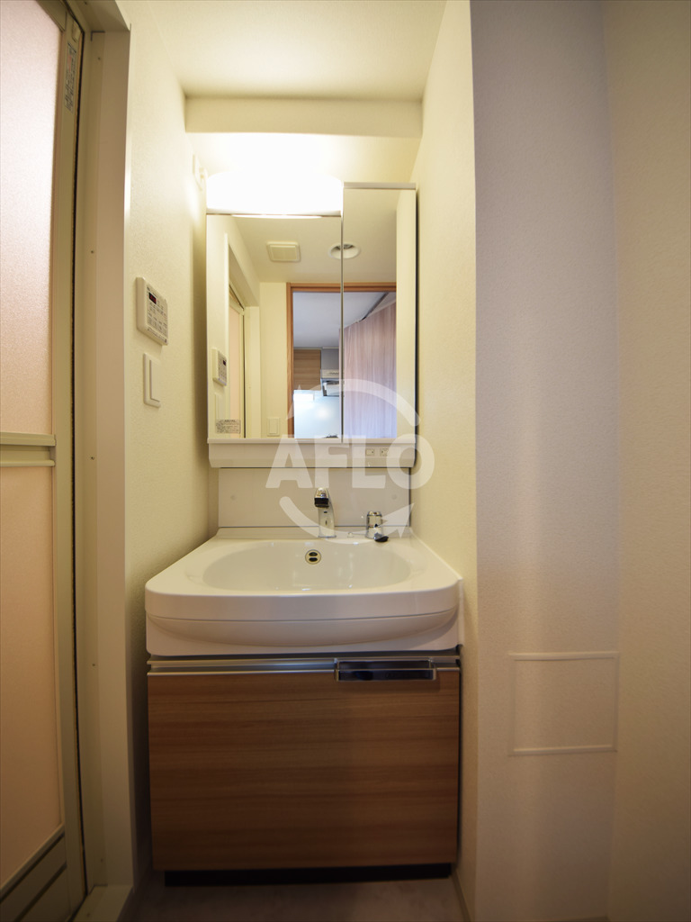 洗面設備　ララプレイス難波シエール　独立洗面台