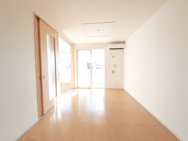 居室・リビング　こちらのリビングで趣味の時間をお楽しみください