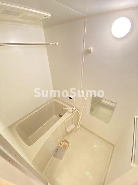 バス・シャワールーム　コンパクトで使いやすいお風呂です