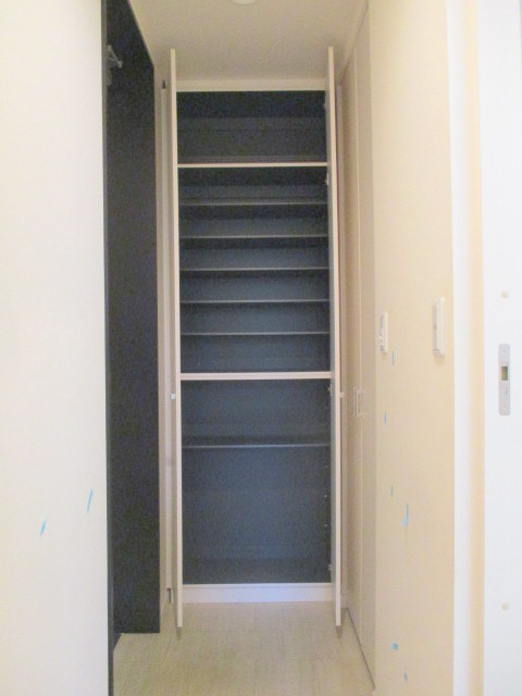 玄関　★シューズＢＯＸ／同物件別号室写真★