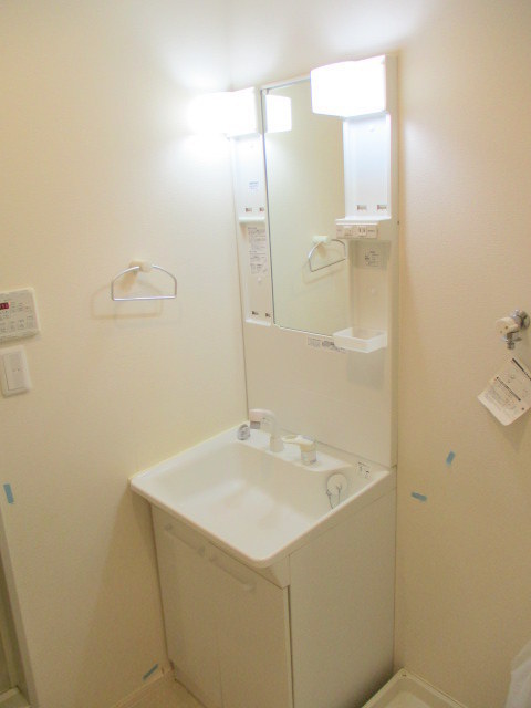 洗面設備　★シャンプードレッサー／同物件別号室写真★